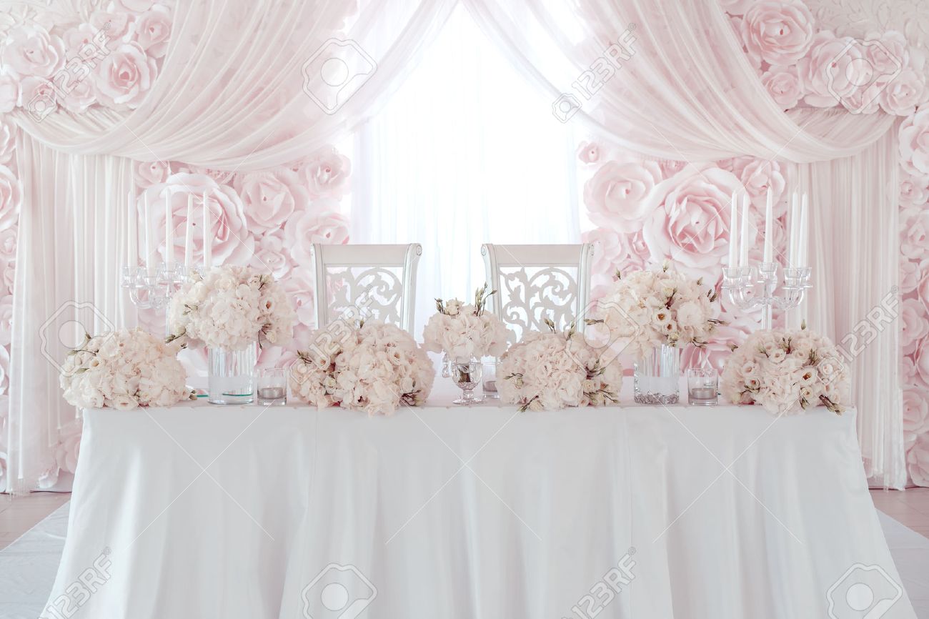 42243351-wedding-flower-decoration-on-table - Vjenčanice